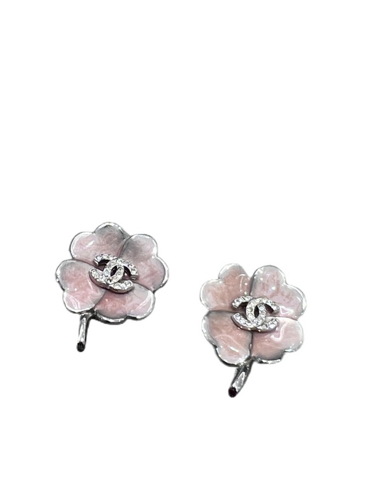 Chanel Vintage Pink clove clip-on earring